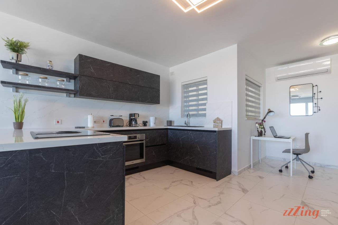 A Stunning Apartment With Spectacular Sea Views St. Paul's Bay Buitenkant foto